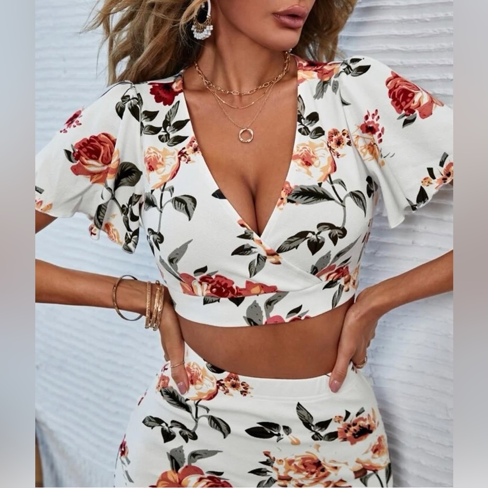 Floral two-piece Crop top & Skirt (XS/S)